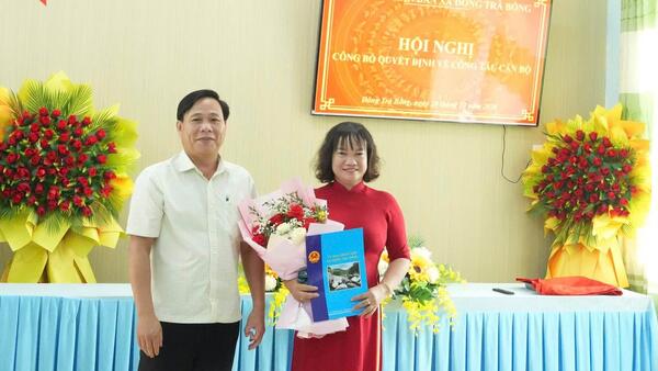 ĐÔNG TRÀ BỒNG CÔNG BỐ QUYẾT ĐỊNH ĐIỀU ĐỘNG, BỔ NHIỆM HIỆU TRƯỞNG TRƯỜNG TIỂU HỌC ĐÔNG TRÀ BỒNG